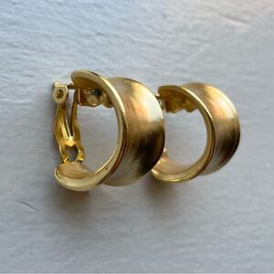 vintage chunky gold-tone hoop clip-ons